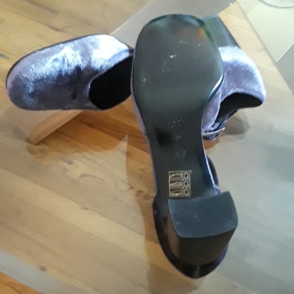 Shoes - Picture 4 of 4